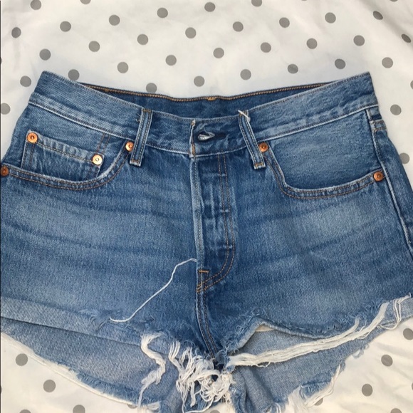 Levi’s 501 shorts button up w27